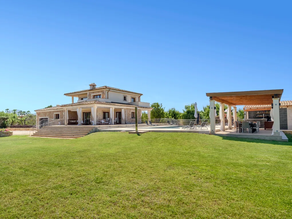 Elegante finca con excelente situación con licencia ETV-3