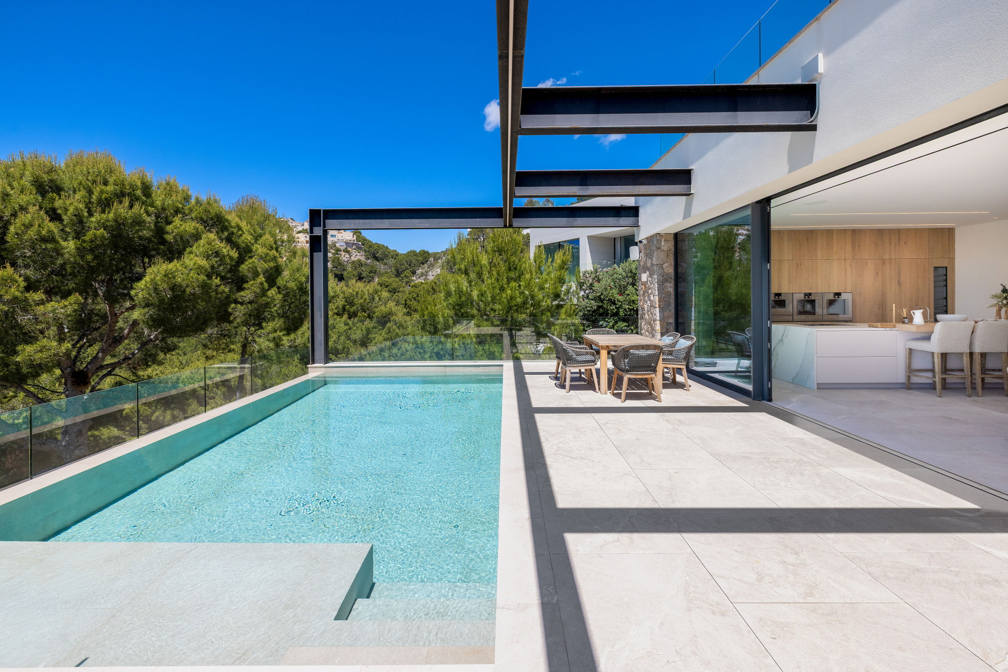 Modern villa with high-quality fittings and sea views
