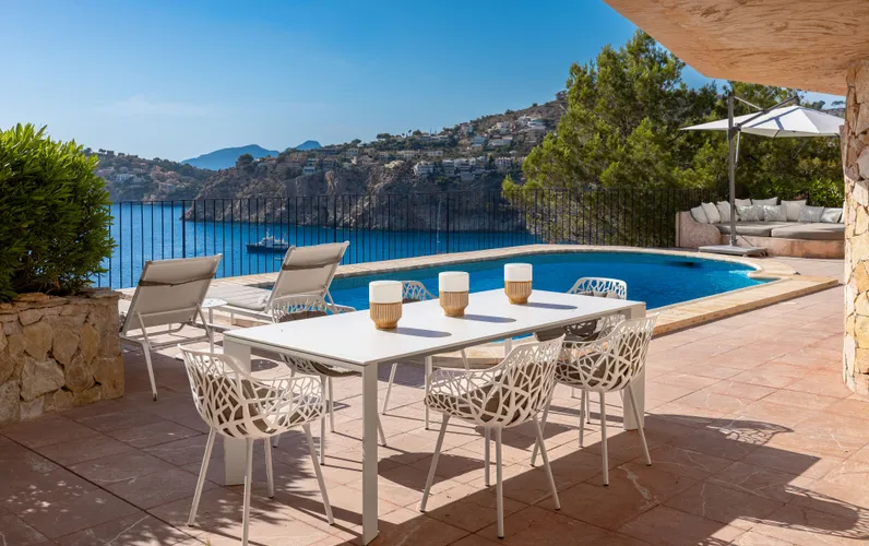 Spectacular villa in first sea line