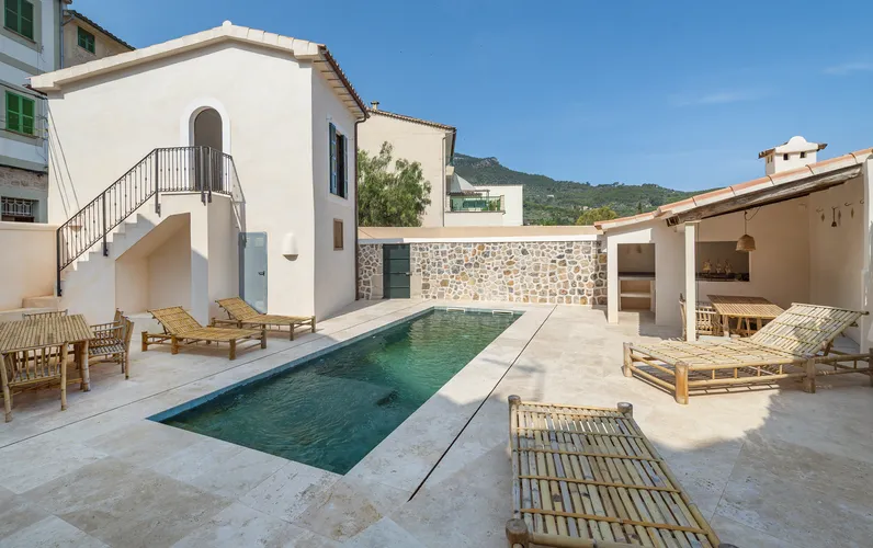 Impresionante casa de pueblo en Sóller totalmente reformada con estilo y calidades