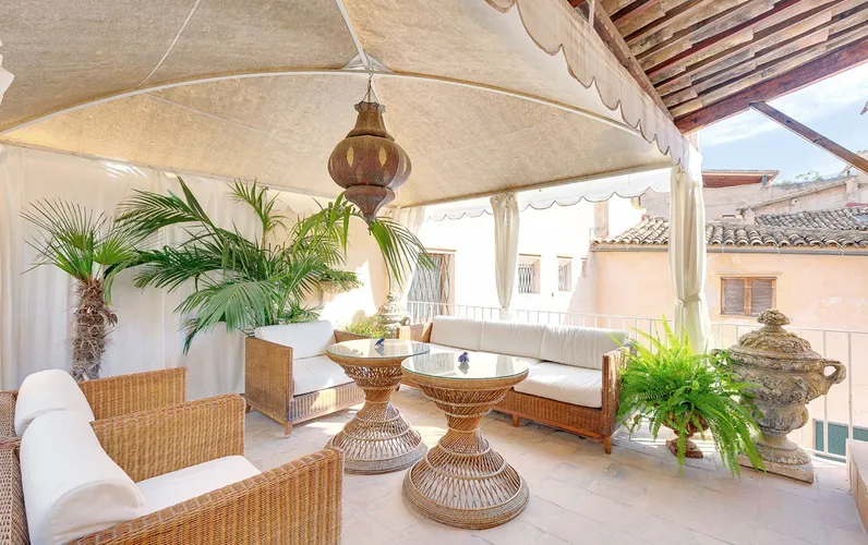 Triplex penthouse med 2 terrasser, parkering og elevator