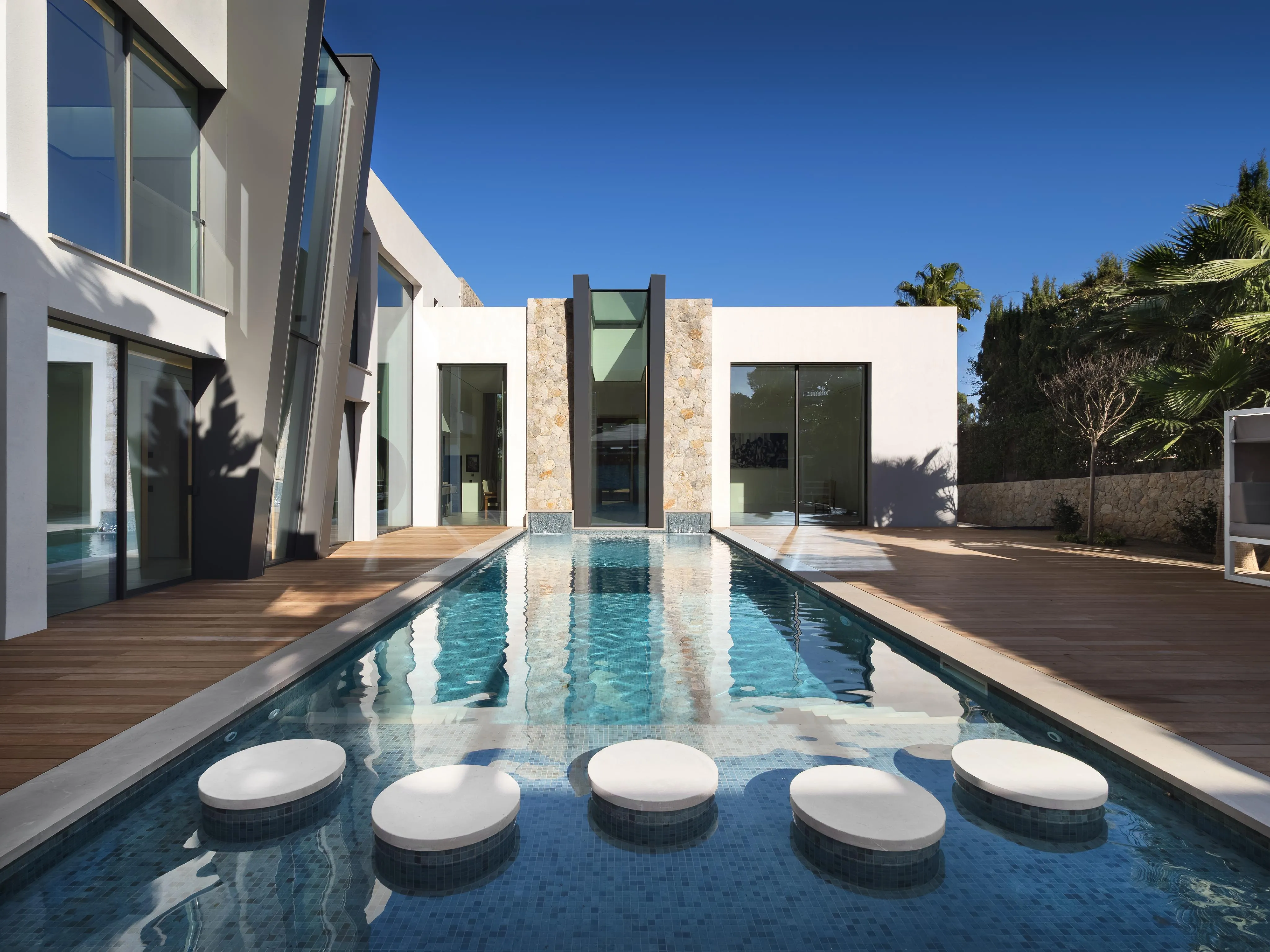 Villa de nueva construcción de alta calidad en Nova Santa Ponsa: arquitectura, funcionalidad y estilo de vida mediterráneo-2