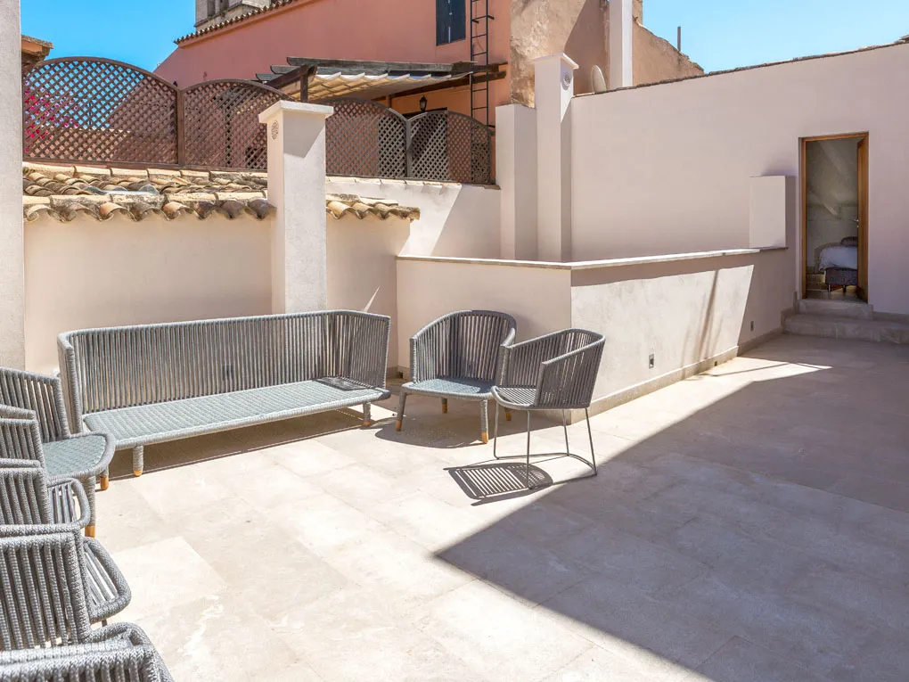 Atico duplex d'altes qualitats i moblat amb terrasses, ascensor i pàrquing a Sant Jaume-2