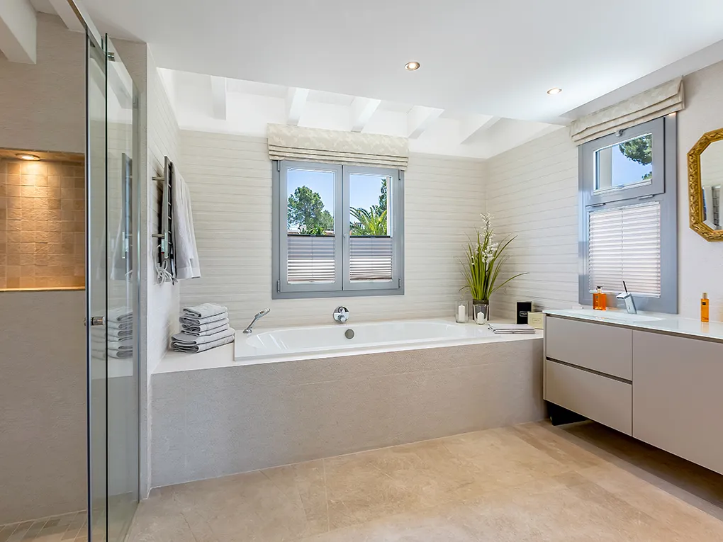 Mediterran moderne Villa mit Vermietungslizenz-11