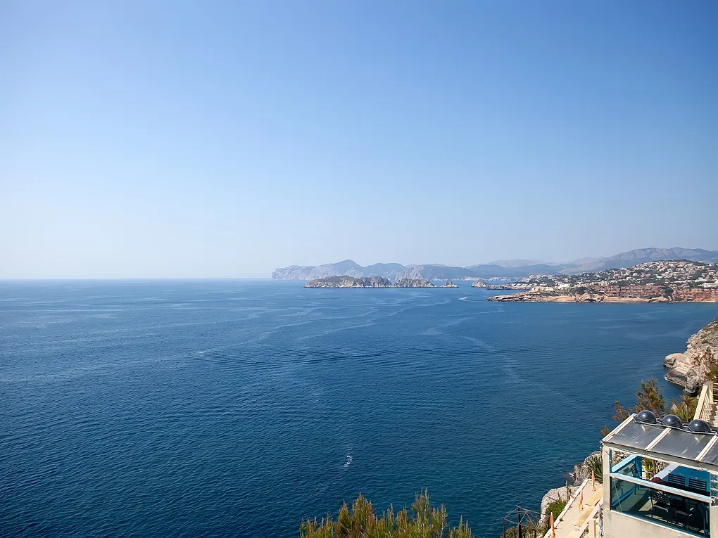 Første havlinje i Port Adriano / El Toro: Byggegrund med gammelt lager og uhindret havudsigt-3
