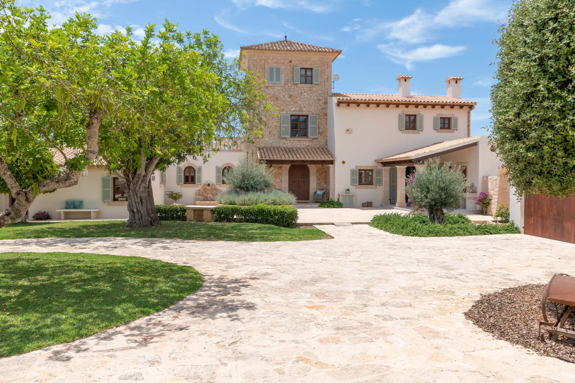 Idyllicznie położona nieruchomość w pobliżu Cas Concos-14