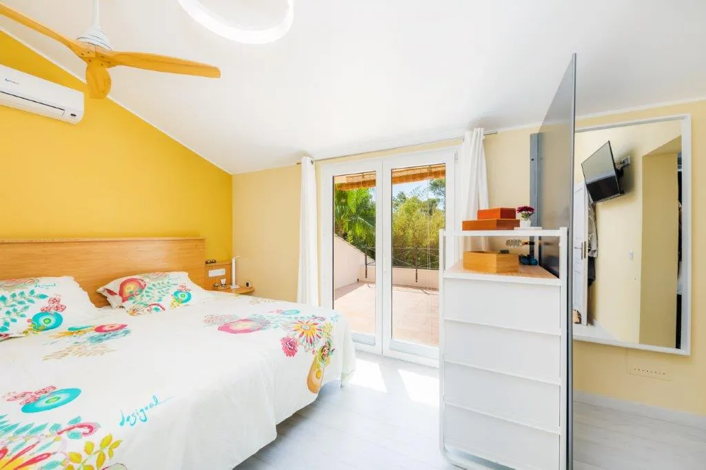 Encantadora villa con piscina en Crestatx-12