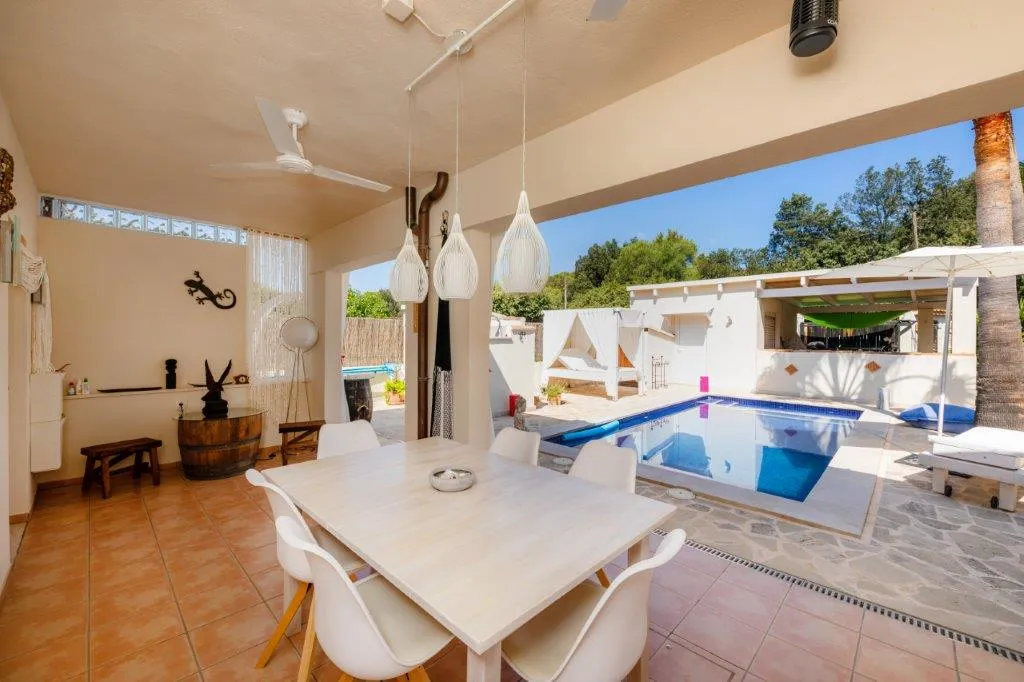 Encantadora villa con piscina en Crestatx-18