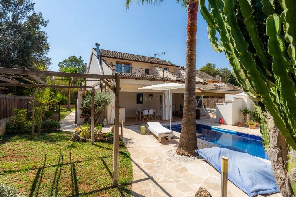 Encantadora villa con piscina en Crestatx-20