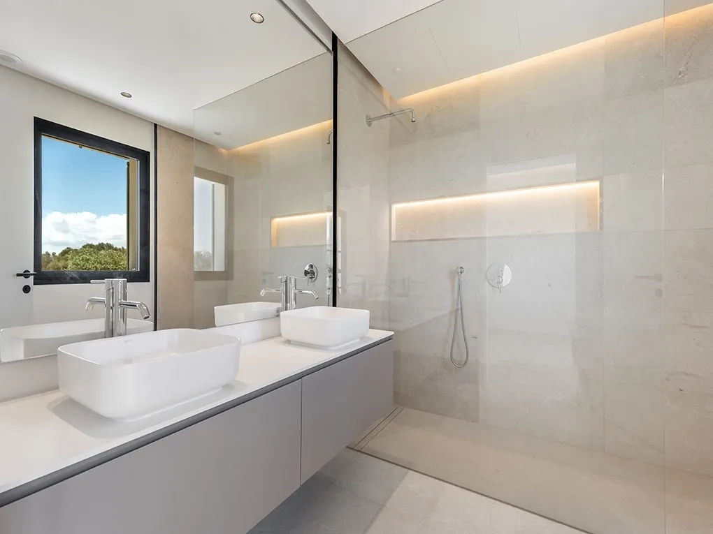 Moderna finca de nueva construcción con vistas al mar y panorámicas.-12