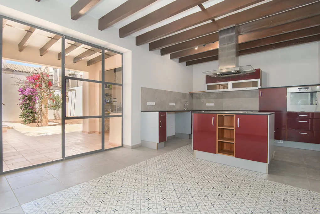 Piękna kamienica z patio w Llucmajor-4