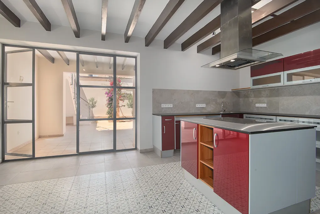 Piękna kamienica z patio w Llucmajor-5