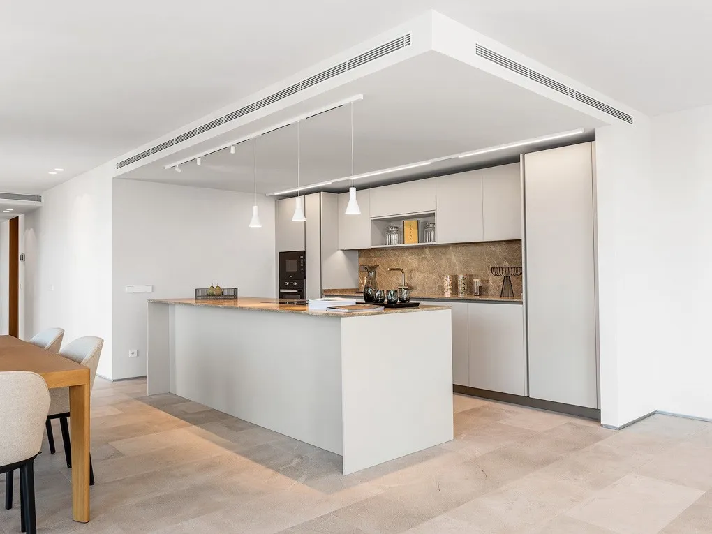 Nowoczesny, nowo wybudowany apartament z prywatnym basenem i fantastycznym widokiem na morze-10