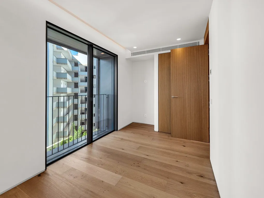 Nowoczesny, nowo wybudowany apartament z prywatnym basenem i fantastycznym widokiem na morze-23