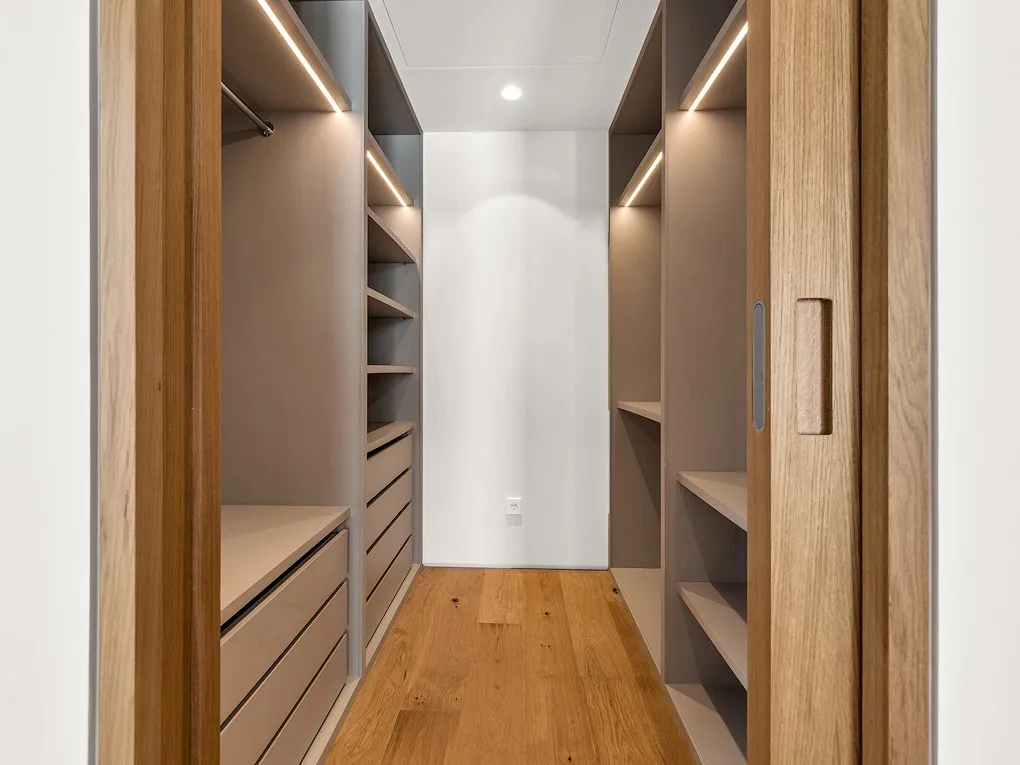 Nowoczesny, nowo wybudowany apartament z prywatnym basenem i fantastycznym widokiem na morze-17