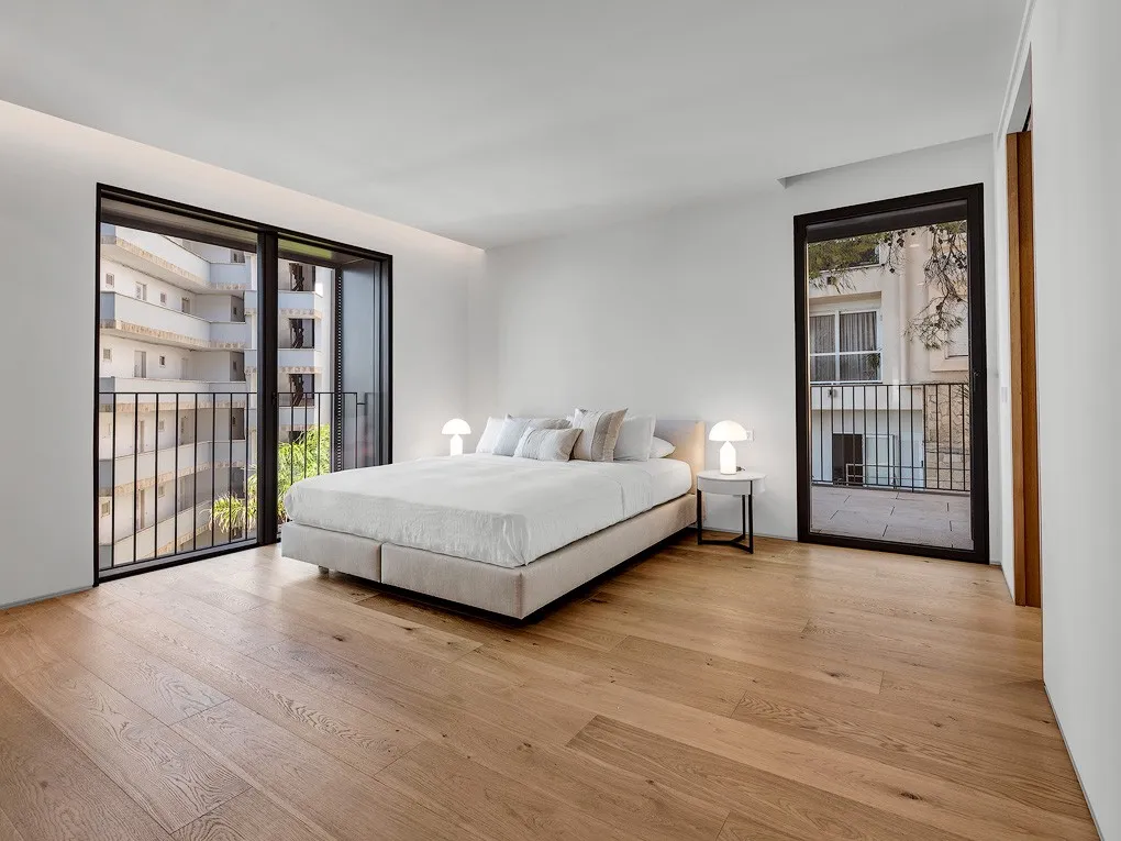 Nowoczesny, nowo wybudowany apartament z prywatnym basenem i fantastycznym widokiem na morze-16