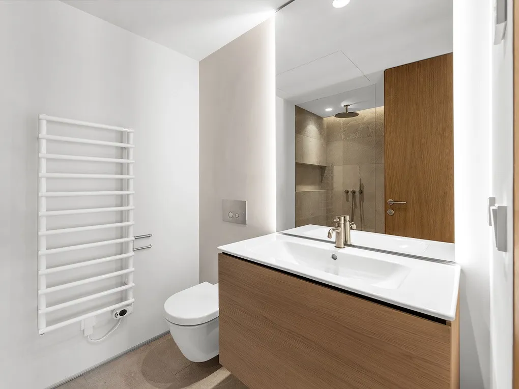 Nowoczesny, nowo wybudowany apartament z prywatnym basenem i fantastycznym widokiem na morze-21