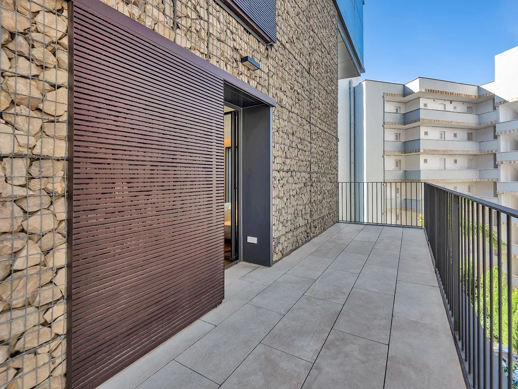 Nowoczesny, nowo wybudowany apartament z prywatnym basenem i fantastycznym widokiem na morze-19