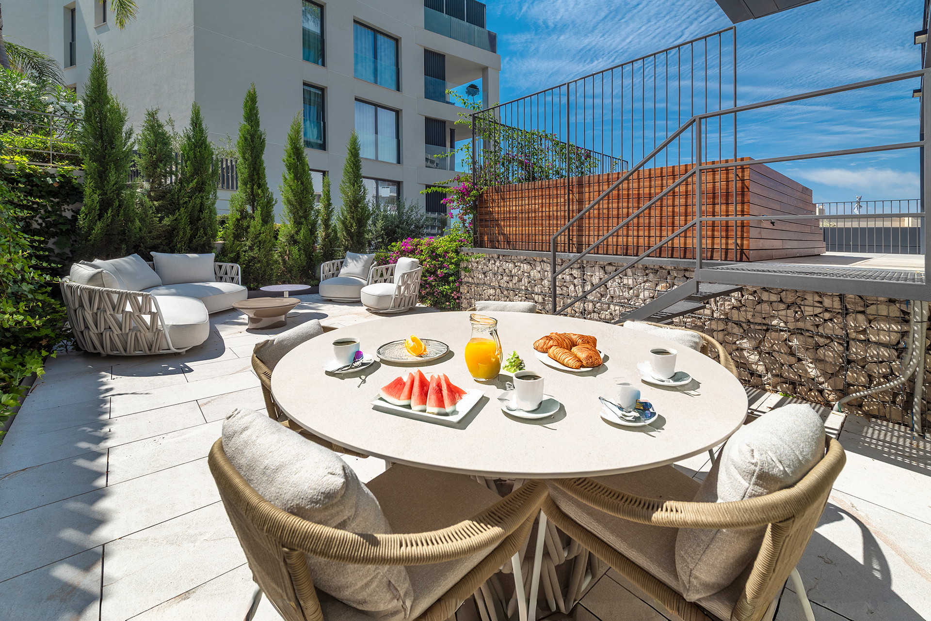 Modern new-build apartment with private pool and stunning sea views