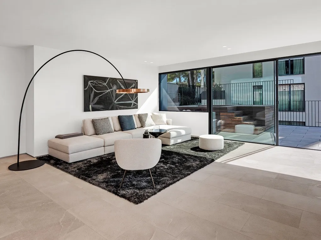 Nowoczesny, nowo wybudowany apartament z prywatnym basenem i fantastycznym widokiem na morze-12