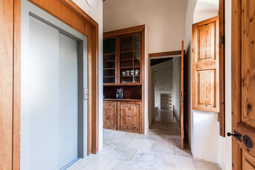 Manoir du 13ème siècle à Sineu avec une vue fantastique-7