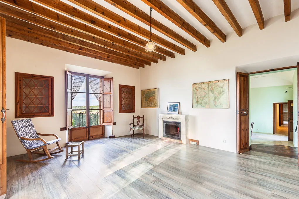 Manoir du 13ème siècle à Sineu avec une vue fantastique-11