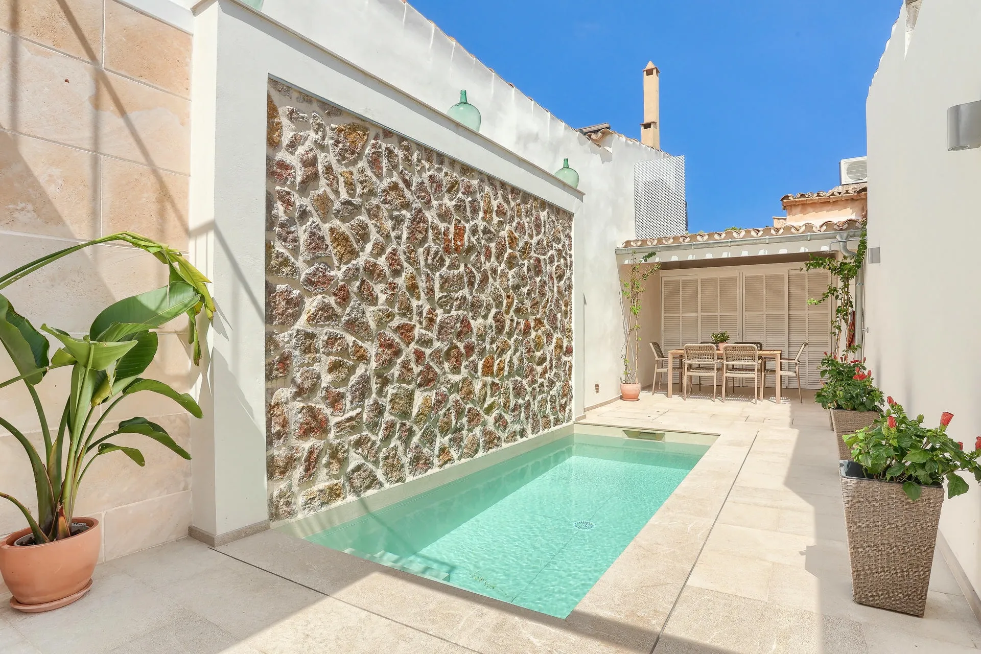 Casa renovada amb pati i piscina al cor de Pollensa-31