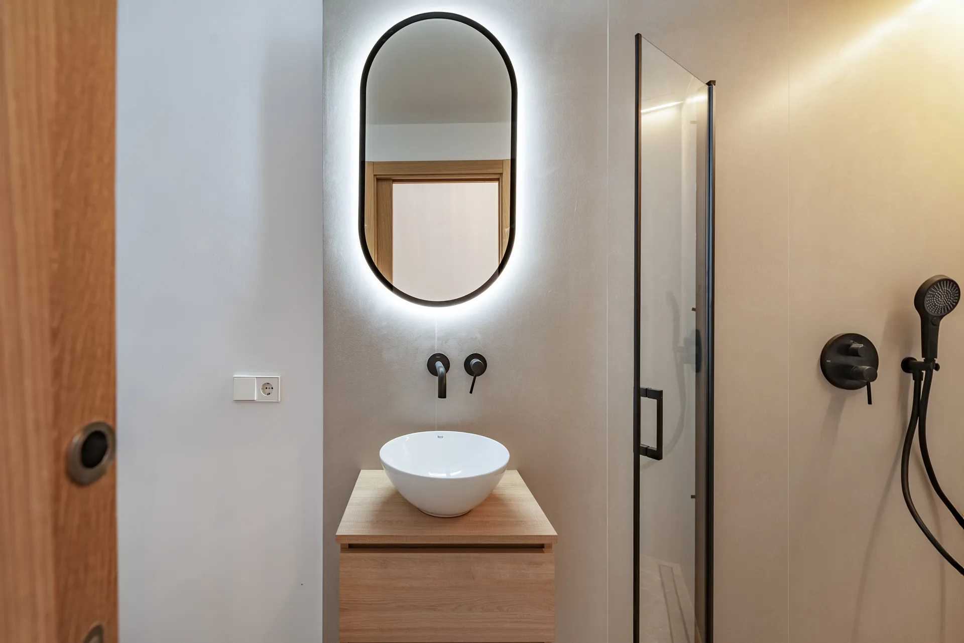 Casa renovada amb pati i piscina al cor de Pollensa-17