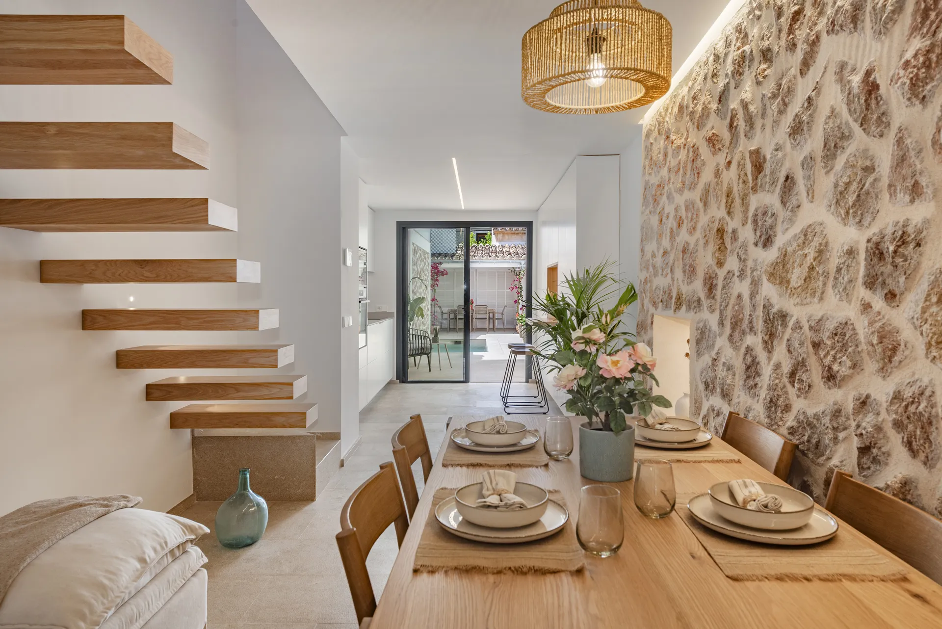 Casa renovada amb pati i piscina al cor de Pollensa-2