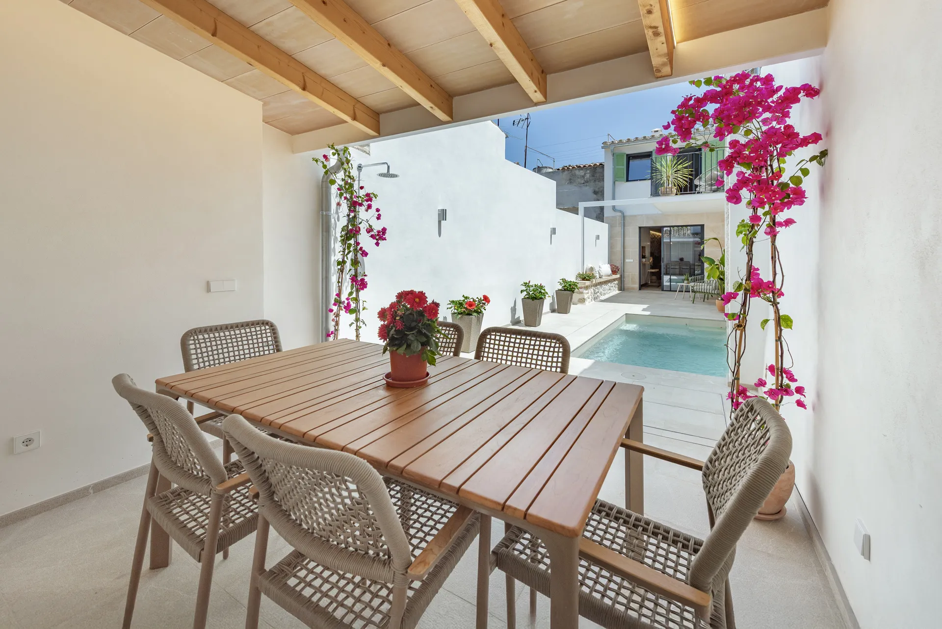 Excellent renovated townhouse with patio and pool in the heart of Pollensa-3