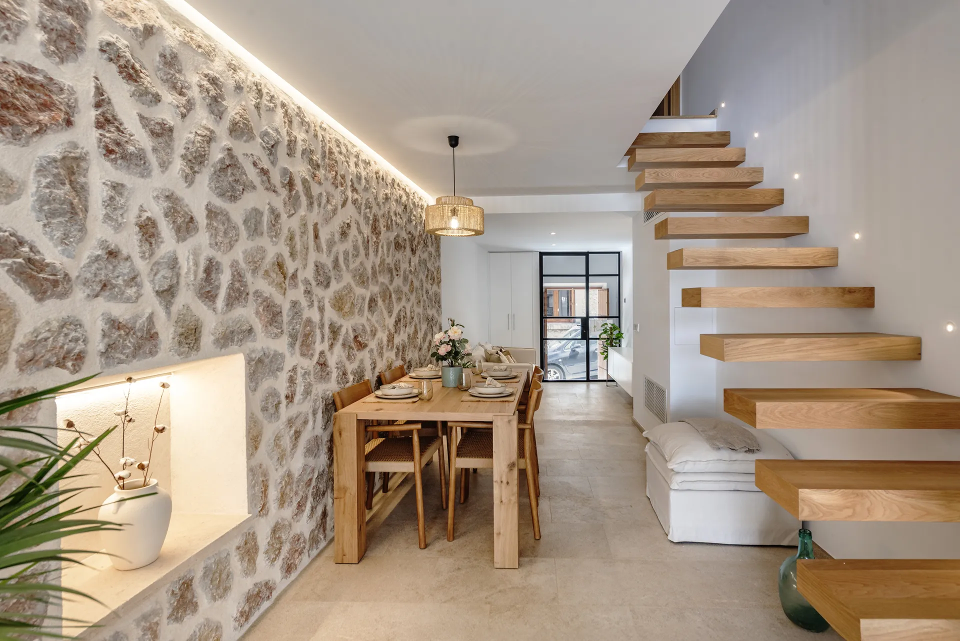 Casa renovada amb pati i piscina al cor de Pollensa-19