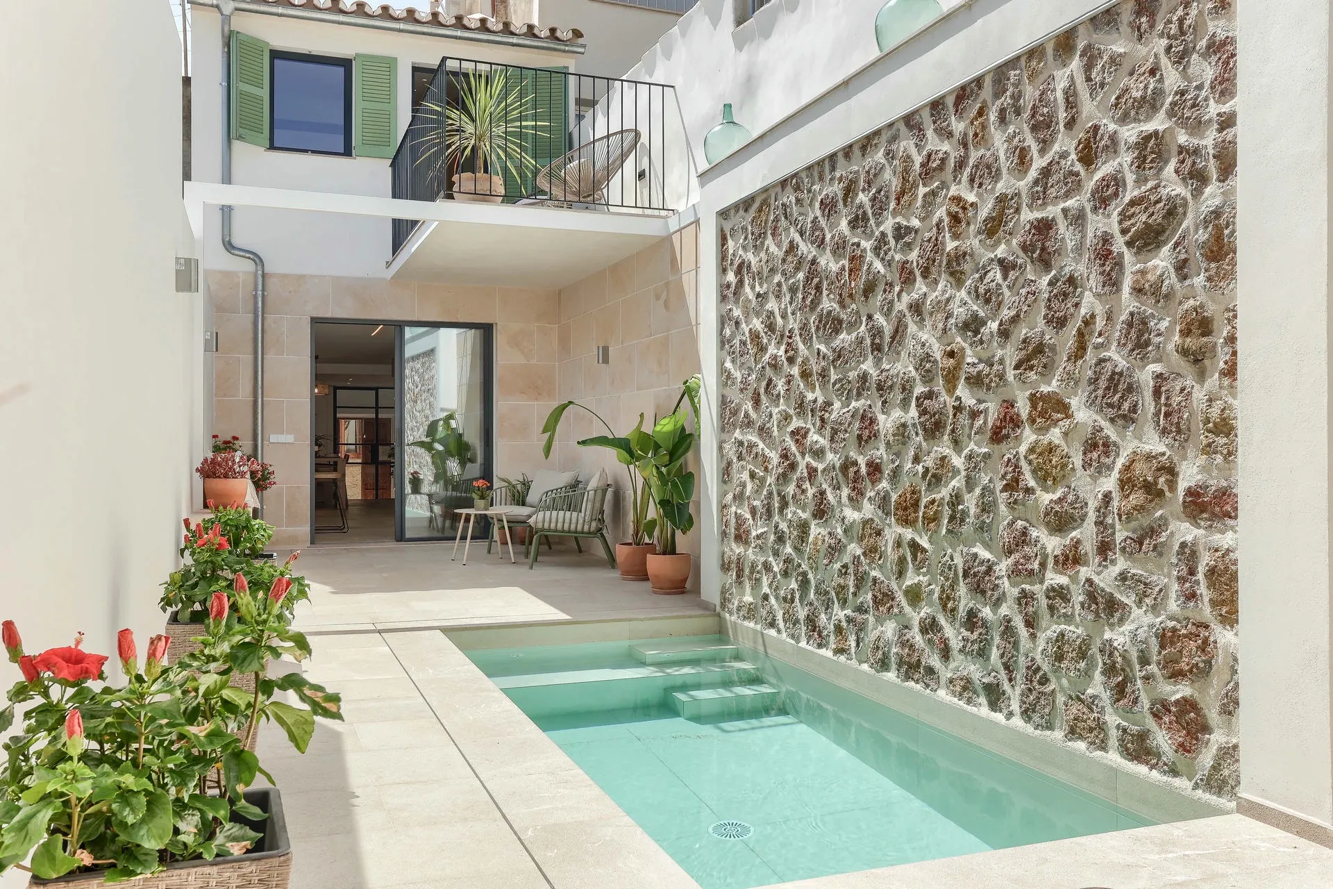 Casa renovada amb pati i piscina al cor de Pollensa-29