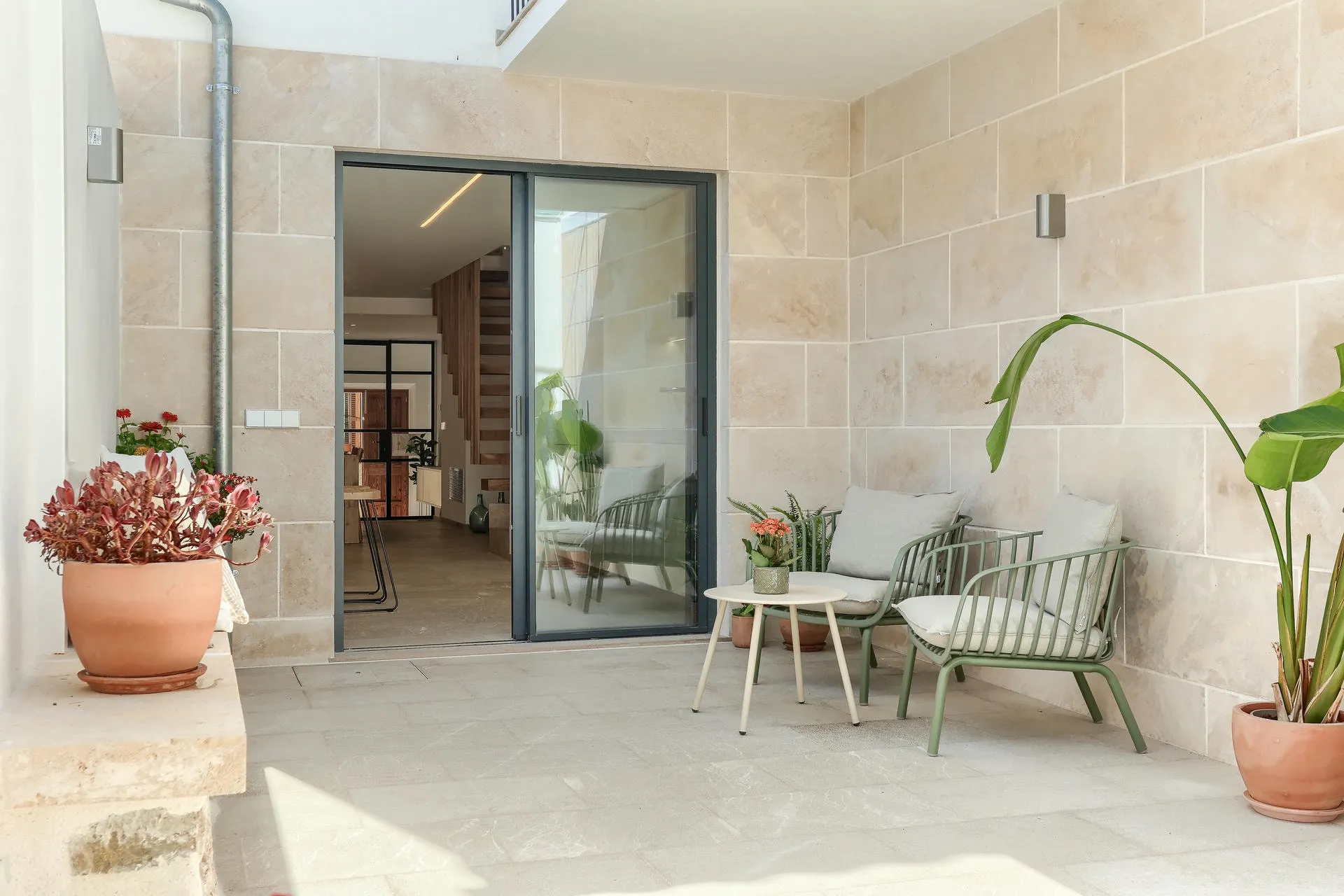 Casa renovada amb pati i piscina al cor de Pollensa-27