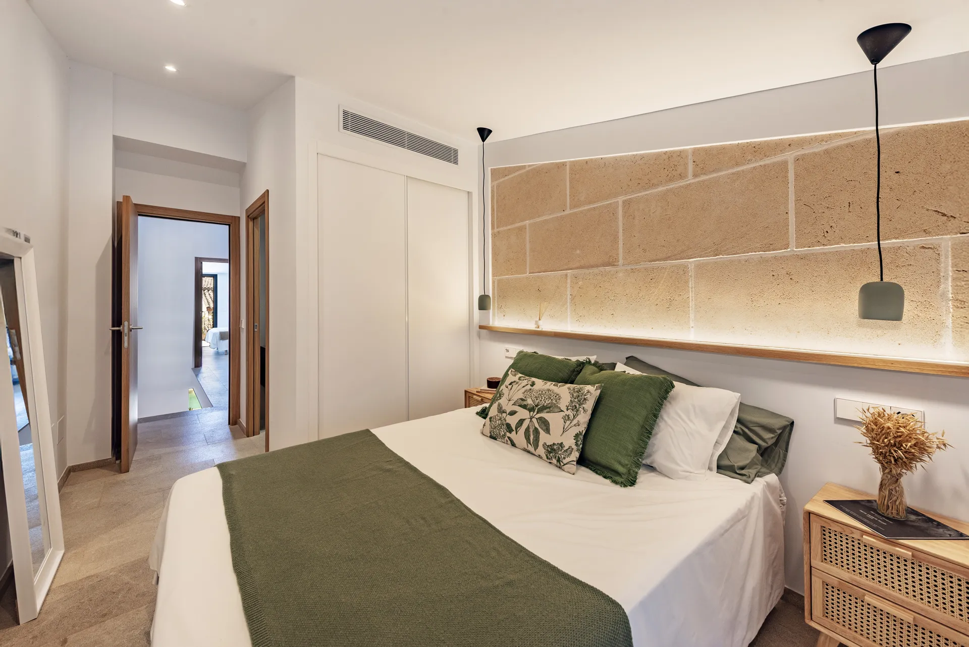 Excellent renovated townhouse with patio and pool in the heart of Pollensa-16