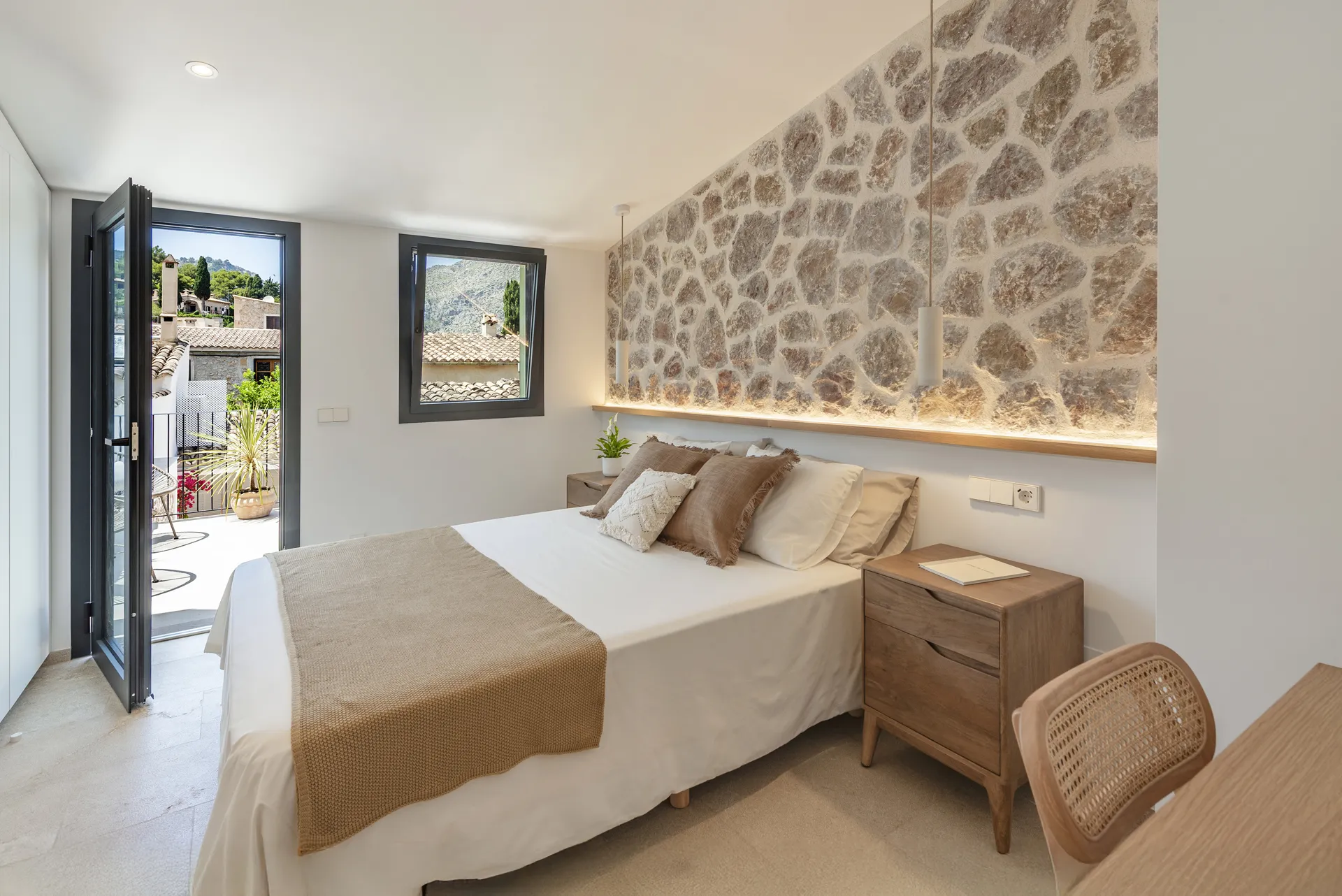 Excellent renovated townhouse with patio and pool in the heart of Pollensa-12