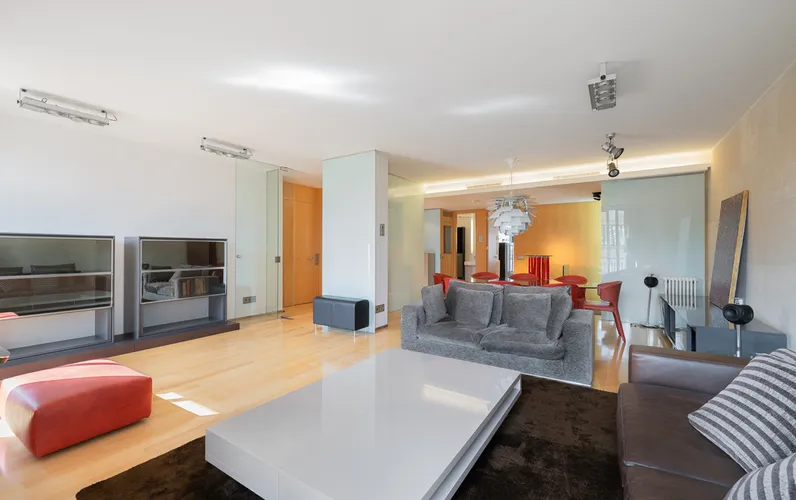 Helles, großzügiges Duplex Apartment mit Aufzug