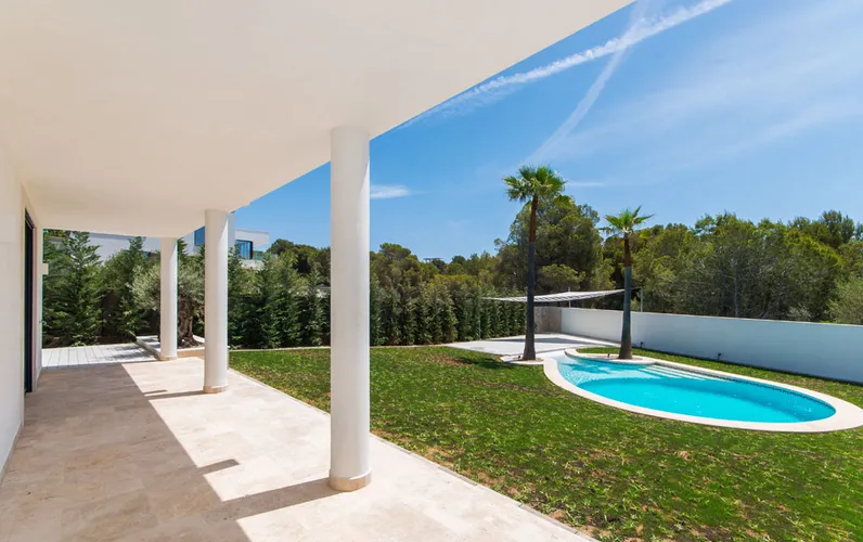 Villa moderna con vista sul mare