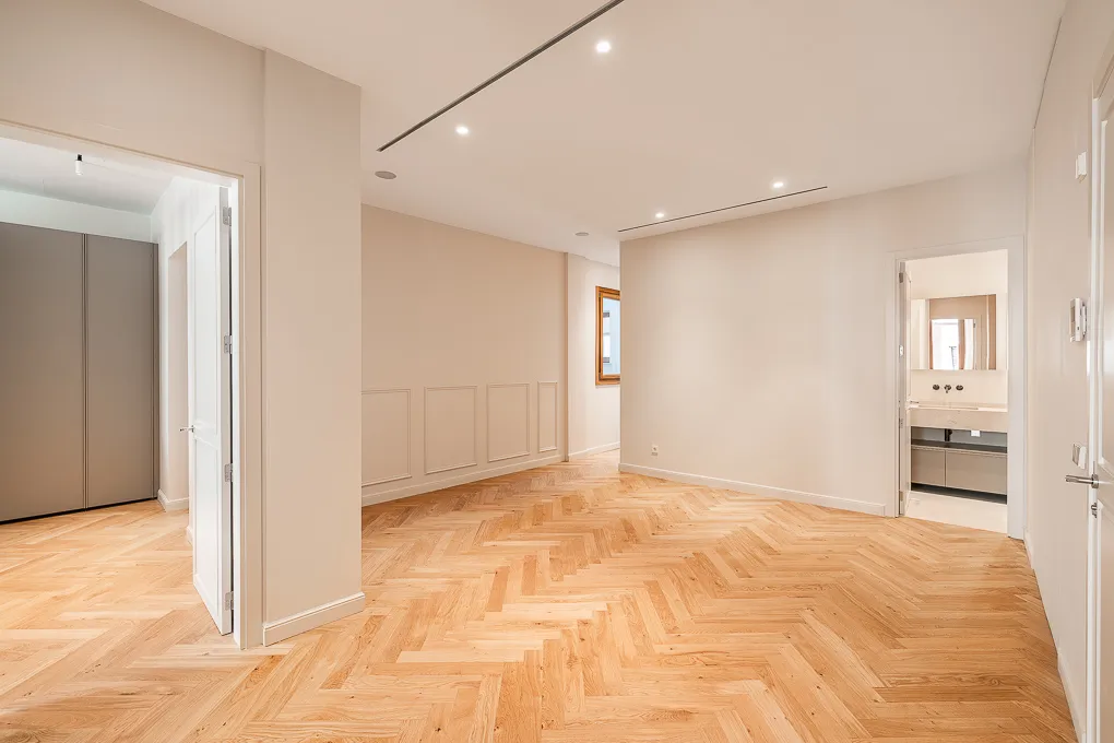 Spacious, high-end flat with balcony, lift and parking space in La Lonja-9