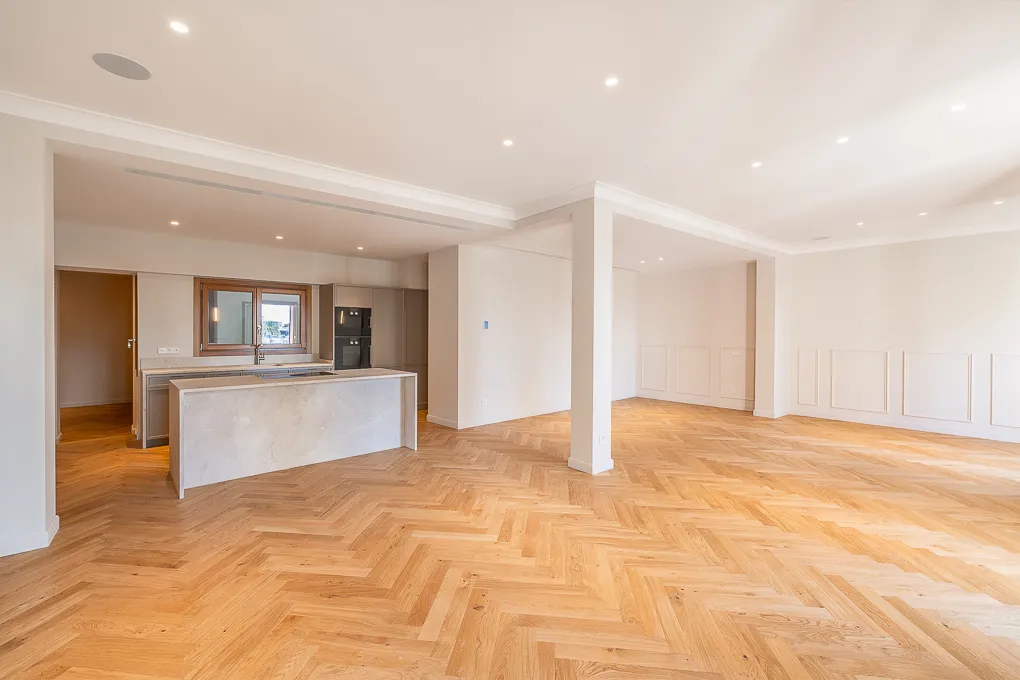 Spacious, high-end flat with balcony, lift and parking space in La Lonja-3