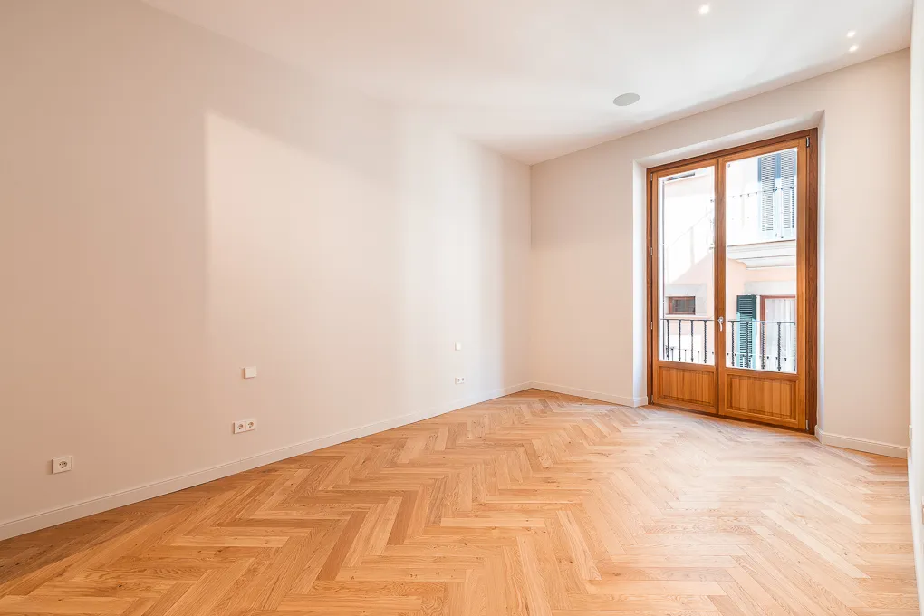 Geräumige Luxuswohnung mit Balkon, Aufzug und Parkplatz in La Lonja-4