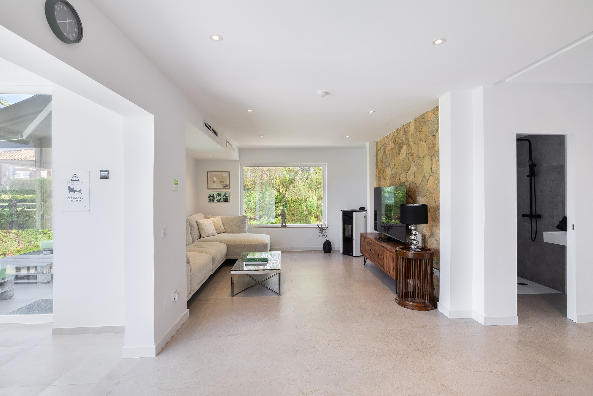 Renovated villa with sea views in Bahía Azul-3