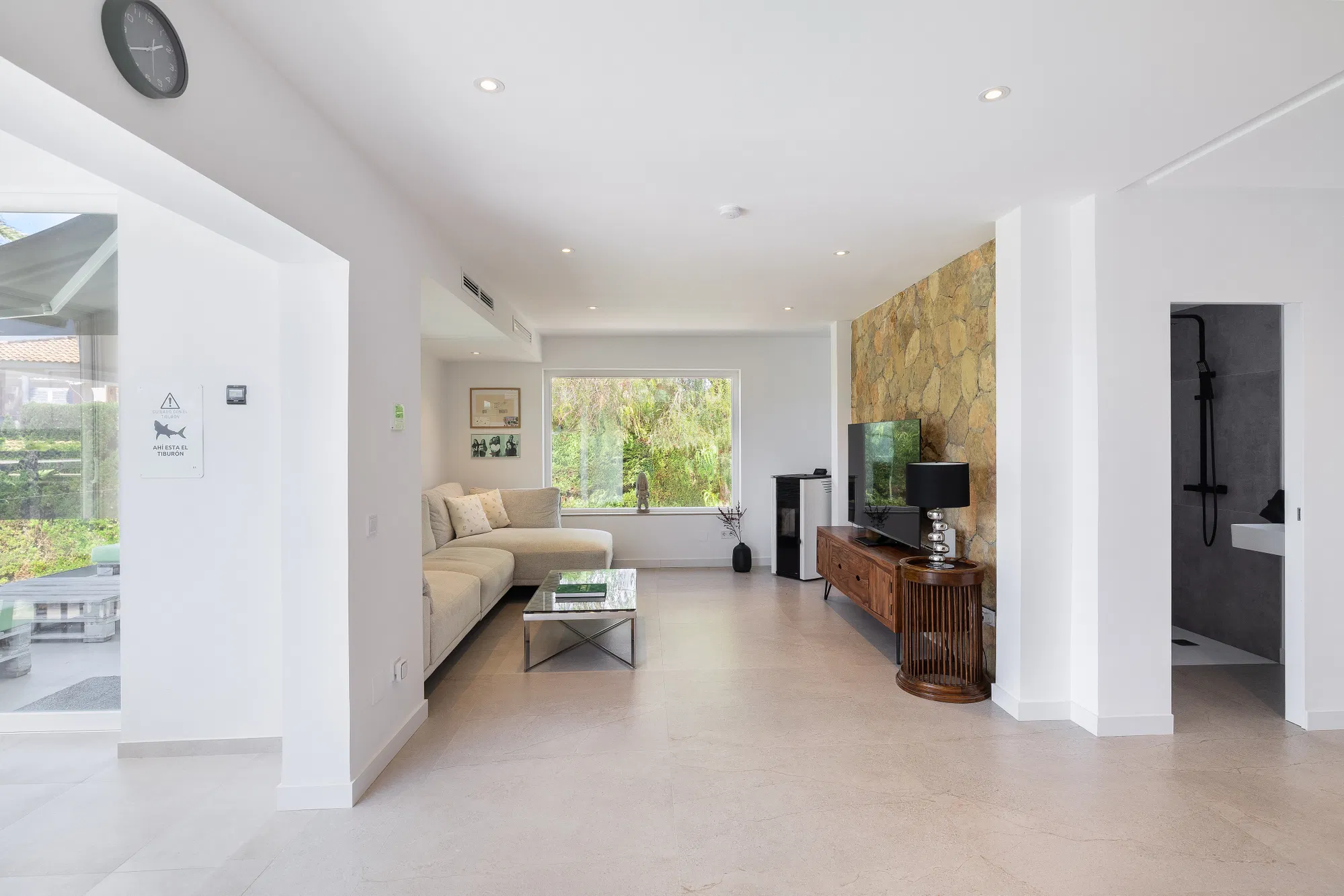 Renovated villa with sea views in Bahía Azul-3