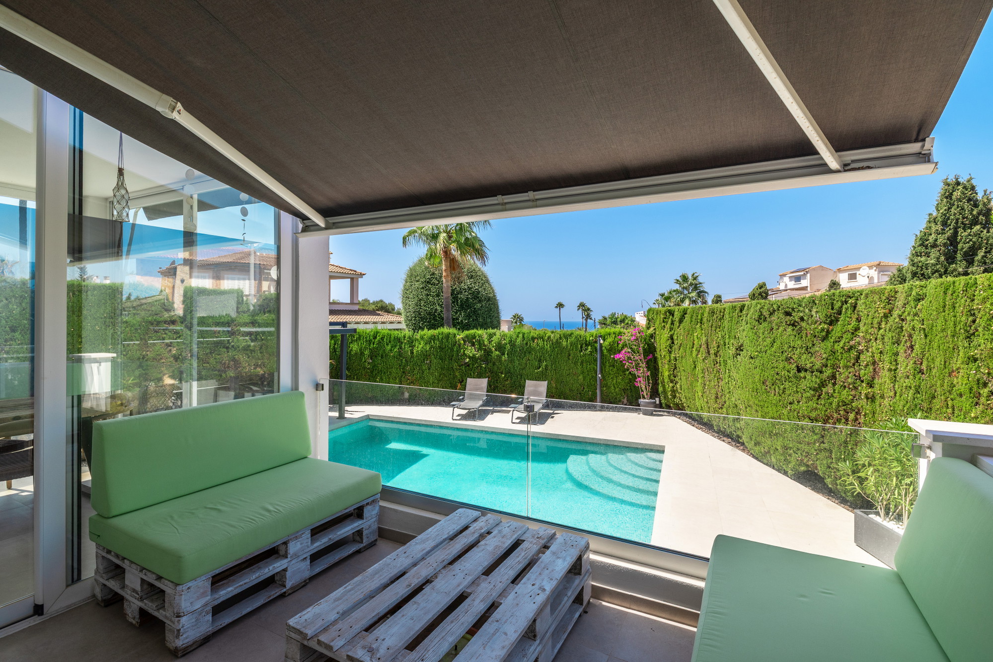 Renovated villa with sea views in Bahía Azul-17