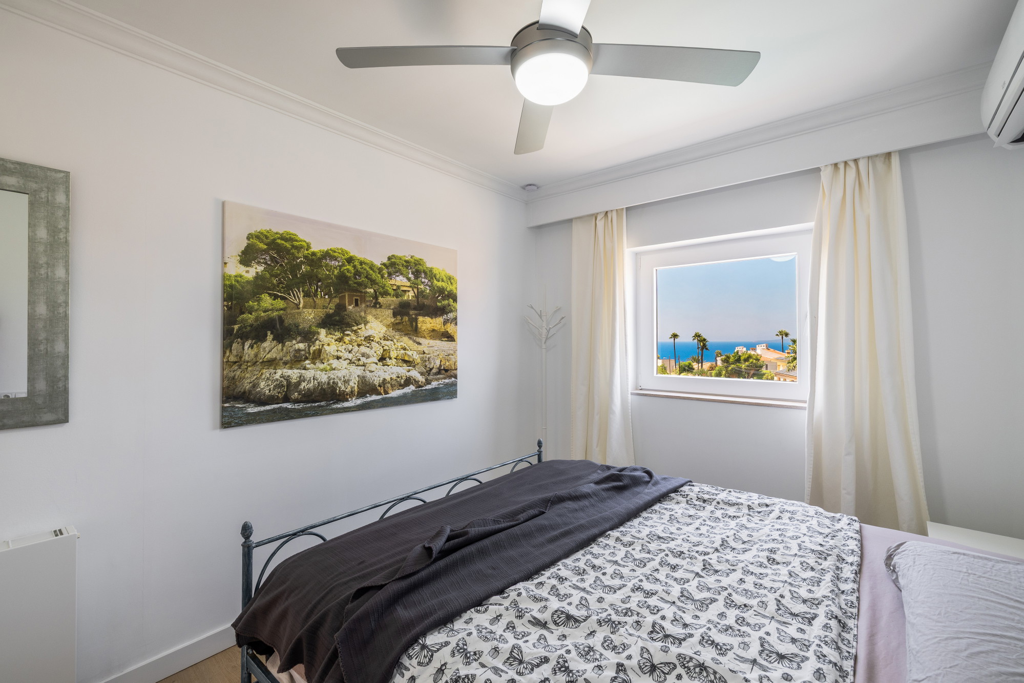 Renovated villa with sea views in Bahía Azul-10