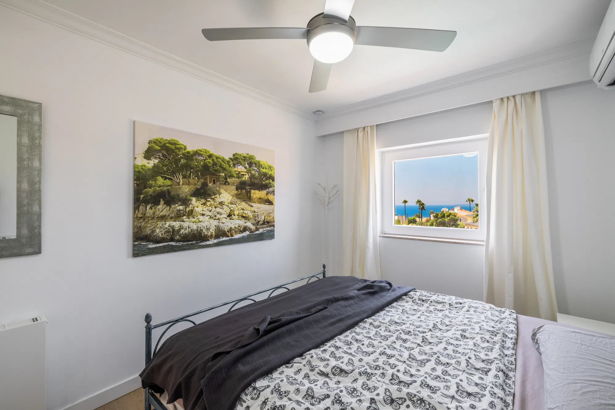 Renovated villa with sea views in Bahía Azul-10