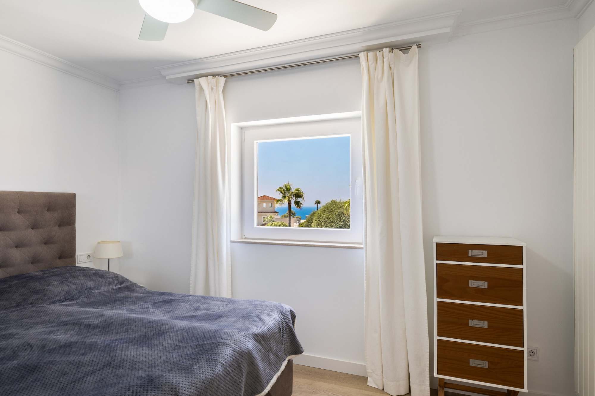 Renovated villa with sea views in Bahía Azul-9