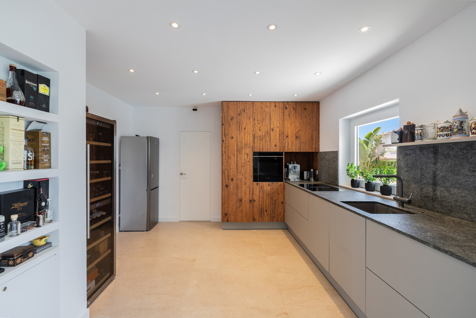 Renovated villa with sea views in Bahía Azul-6