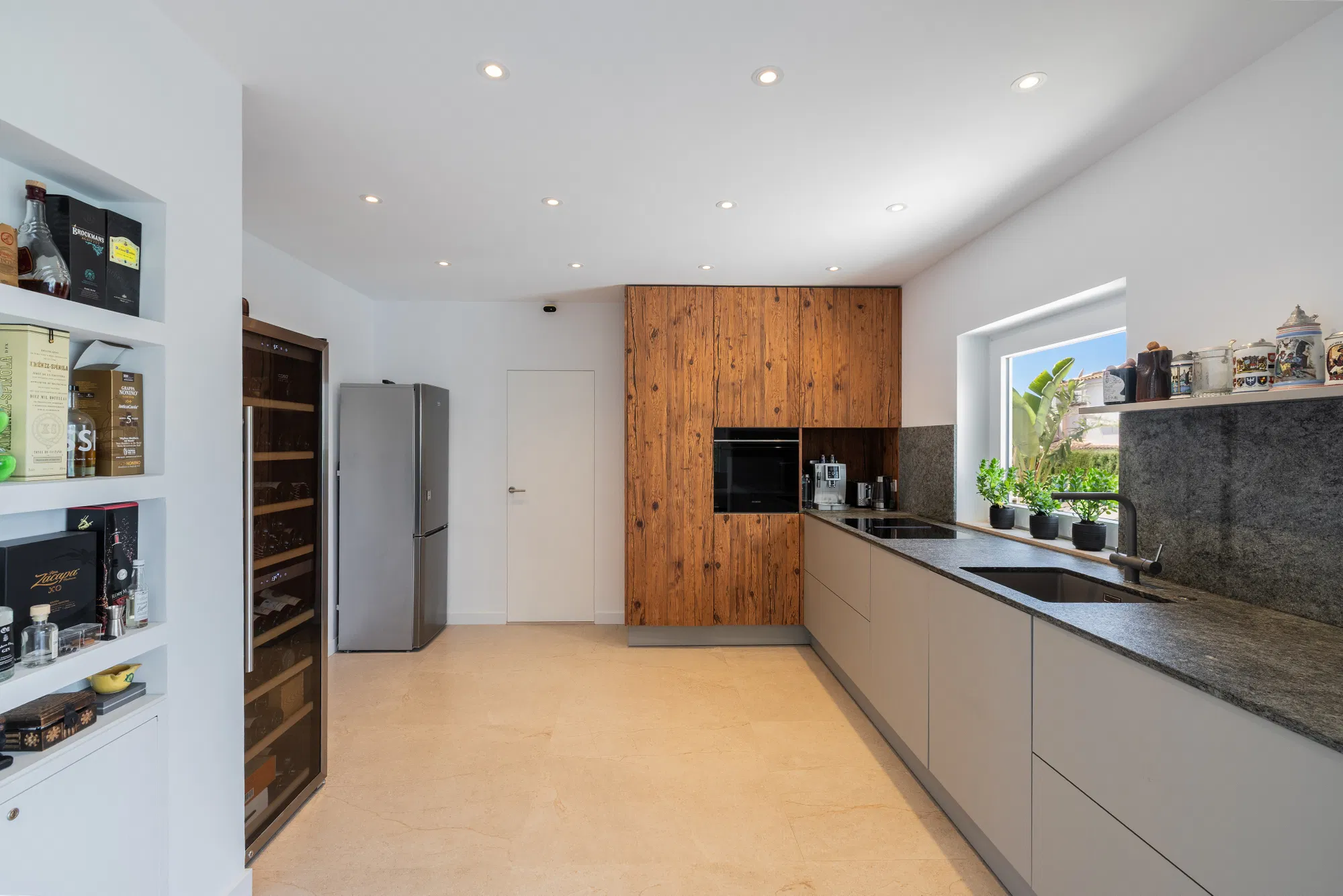 Renovated villa with sea views in Bahía Azul-6