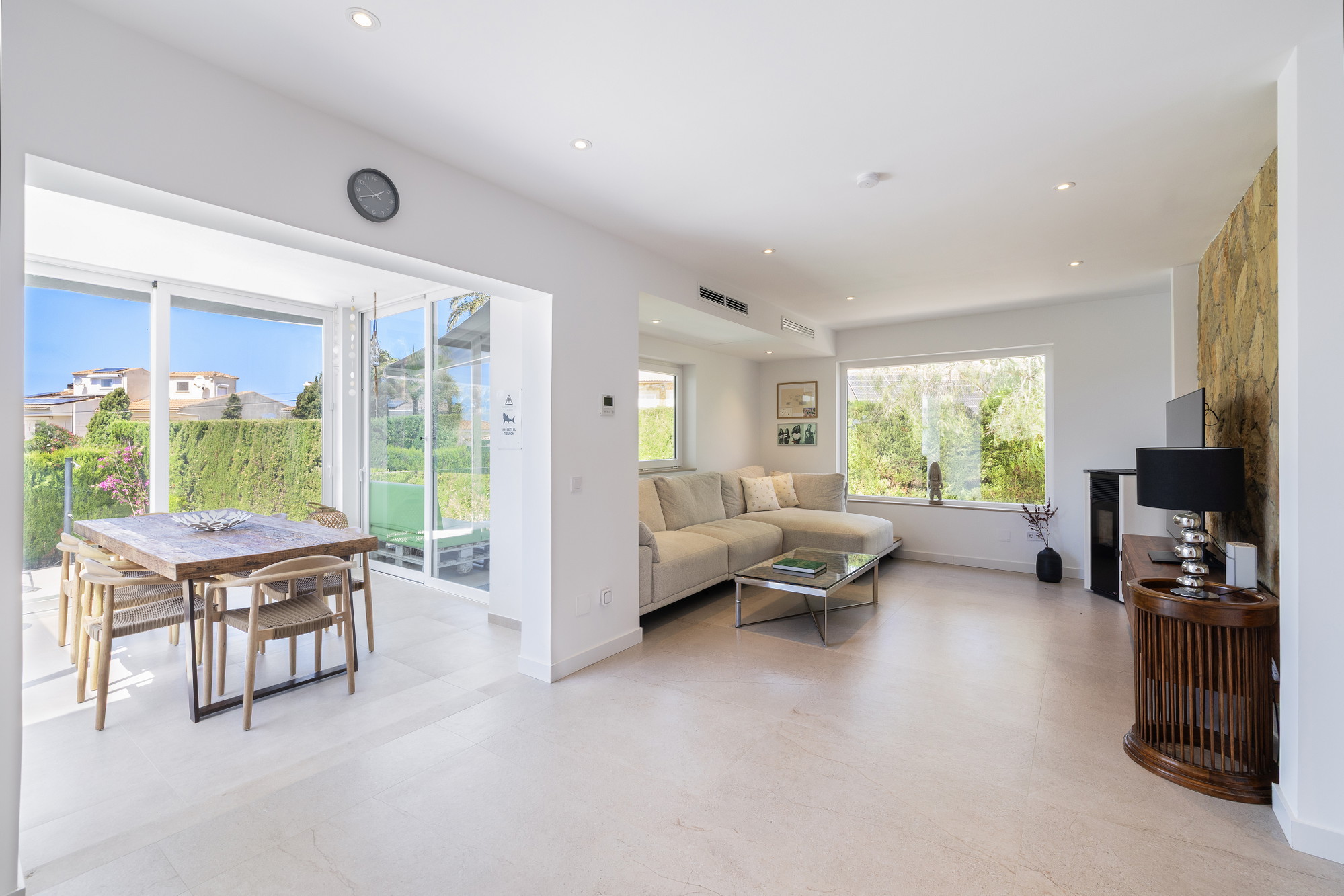 Renovated villa with sea views in Bahía Azul-4