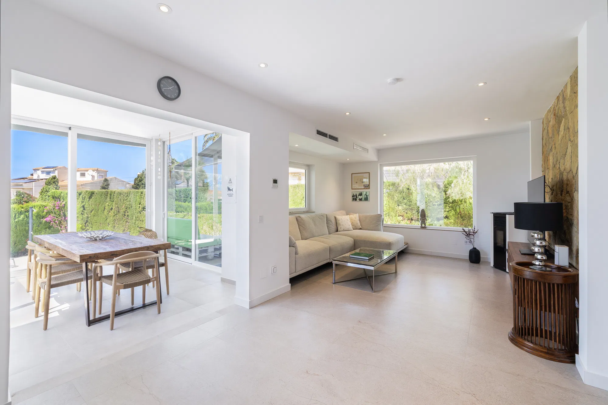 Renovated villa with sea views in Bahía Azul-4